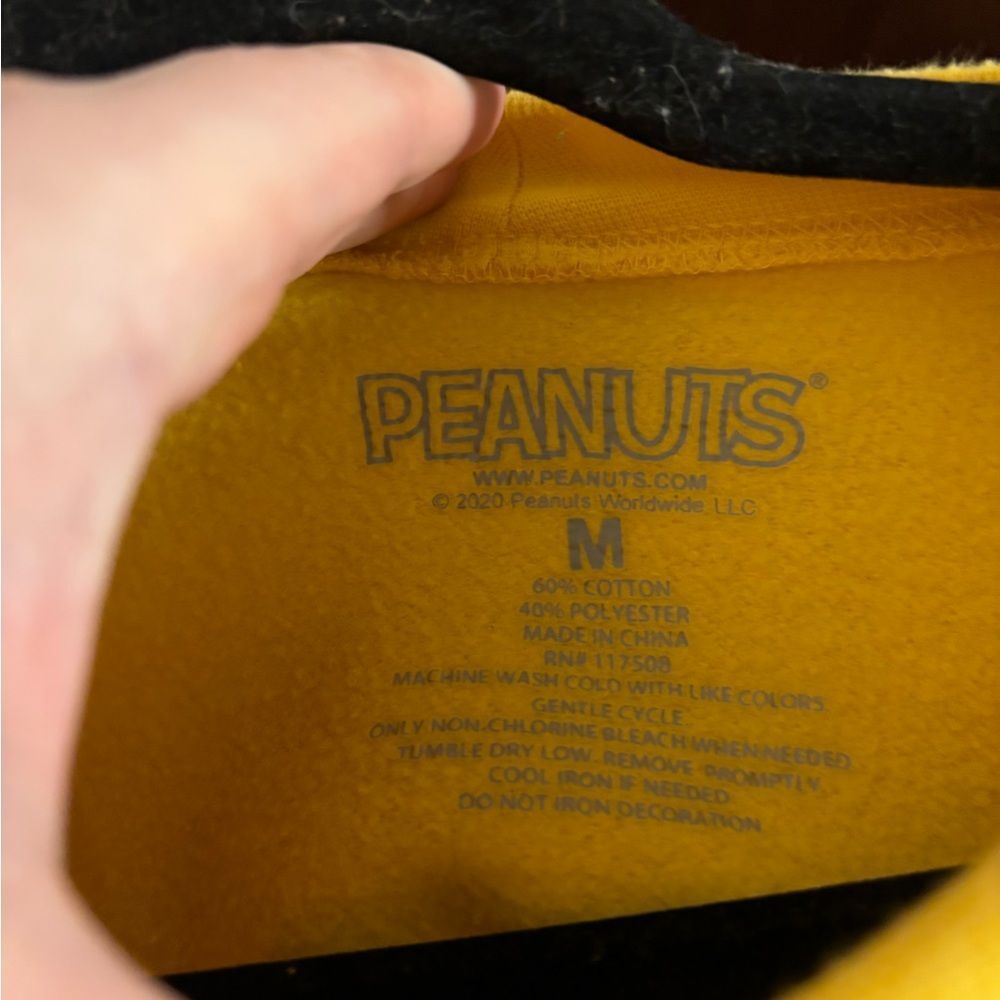 Peanuts Sweater (M) - Picture 3 of 3